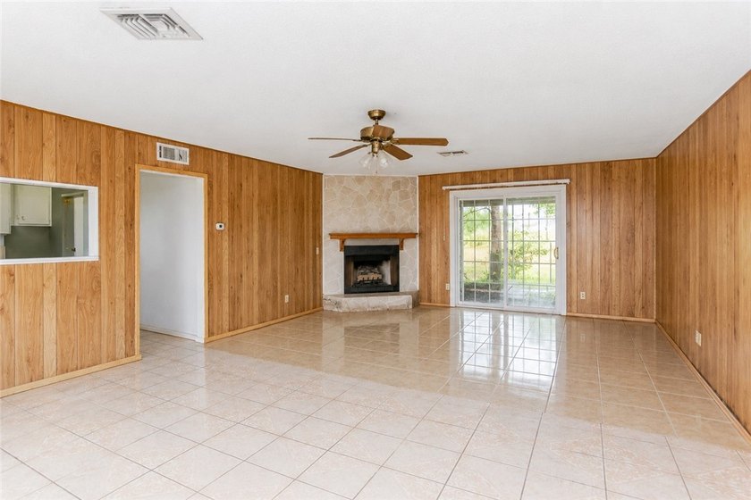 10 Acres of land in Sandia, Texas! This home features 3 bedrooms - photo 4