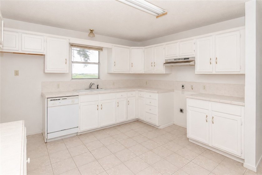 10 Acres of land in Sandia, Texas! This home features 3 bedrooms - photo 7