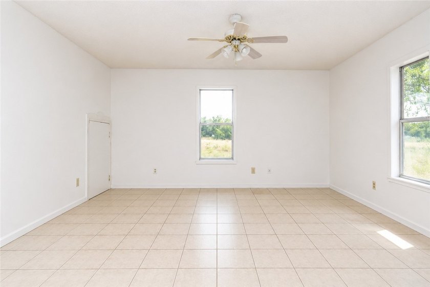 10 Acres of land in Sandia, Texas! This home features 3 bedrooms - photo 9