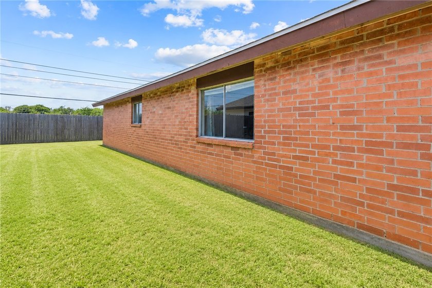 Opportunity awaits! You'll find this quaint duplex nestled away - photo 4