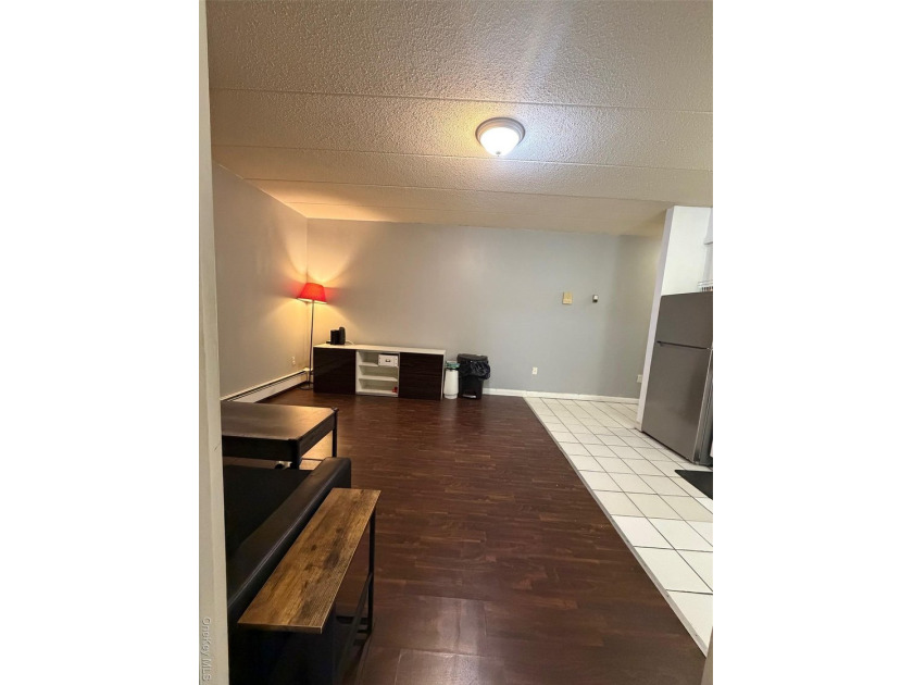 Welcome Home To This Beautiful 1 Bedroom Condo. This - photo 3