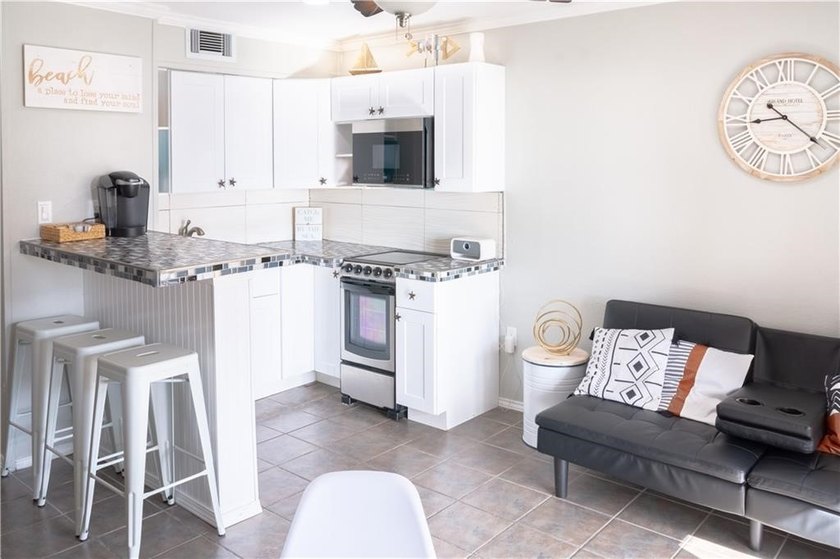 Beautiful condo with an amazing ocean view located on North - photo 5