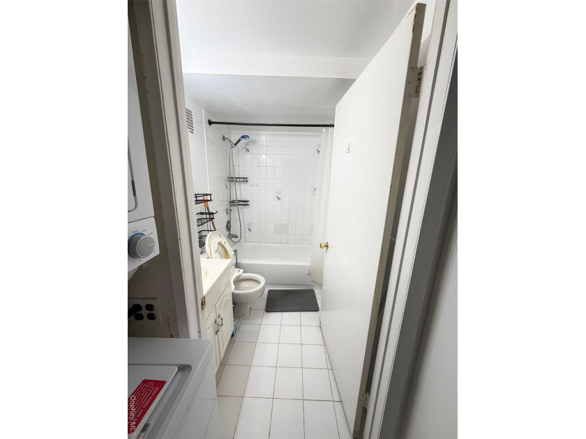 Welcome Home To This Beautiful 1 Bedroom Condo. This - photo 7