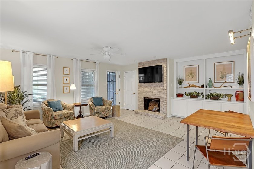 Idyllic Crawford Square frontage, an End-Unit location, modern - photo 50
