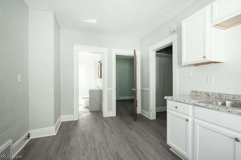 The large fully rehabbed duplex is waiting for you today - photo 28