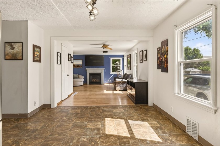 Welcome to 464 Harwick Road in Irondequoit NY! This charming - photo 8