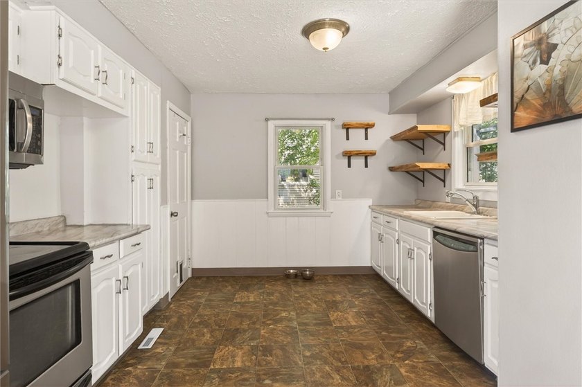 Welcome to 464 Harwick Road in Irondequoit NY! This charming - photo 10