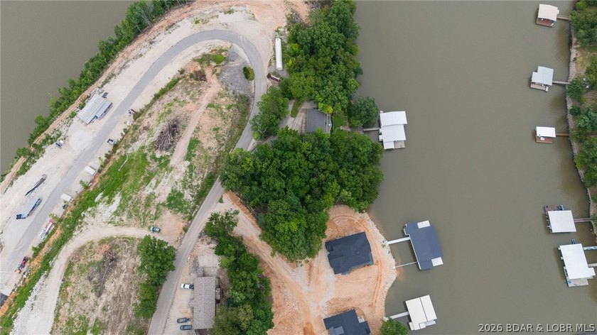 Discover the perfect setting for your custom luxury lakefront - photo 16