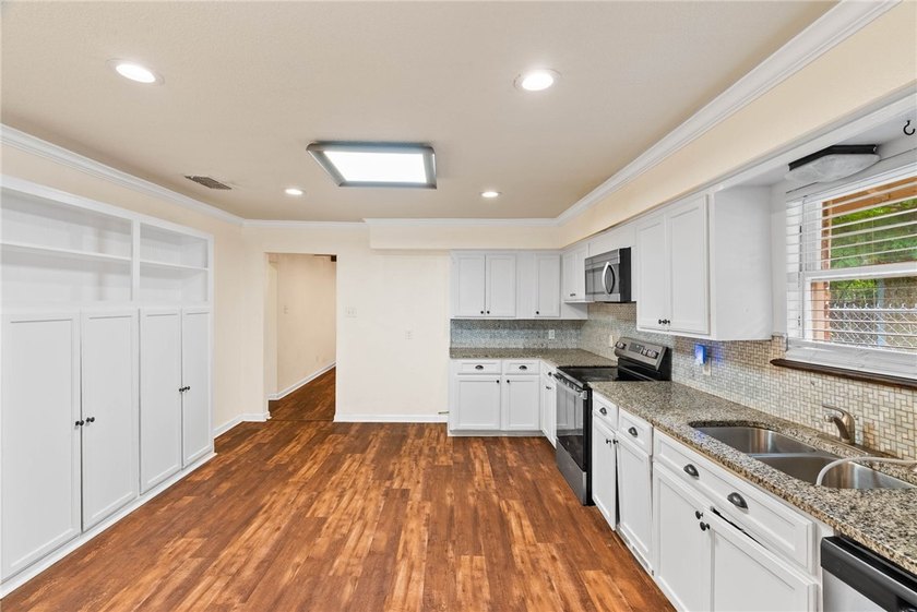 Located in the established Historic Del Mar neighborhood, this - photo 7