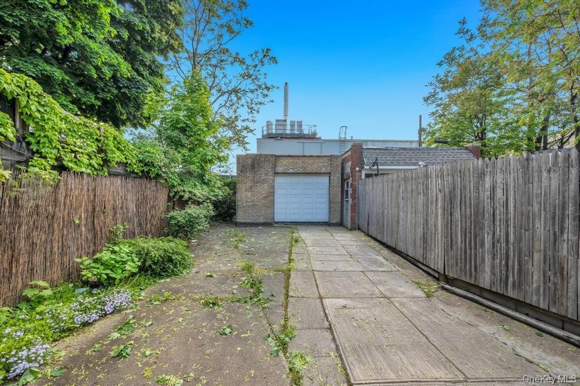 Welcome to 1536 East 51st Street, a beautifully maintained - photo 29