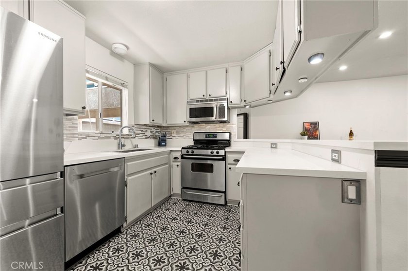 Welcome to Gaviota Heights - Your Urban Retreat in Alamitos - photo 14
