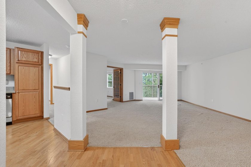 Welcome to maintenance free 55+ living in this spacious - photo 4