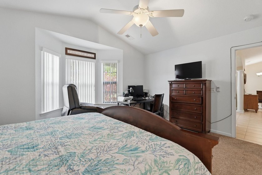 Beautifully FURNISHED, well maintained 3 bed 2 bath ranch with - photo 16