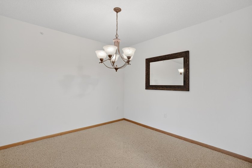 Welcome to maintenance free 55+ living in this spacious - photo 6