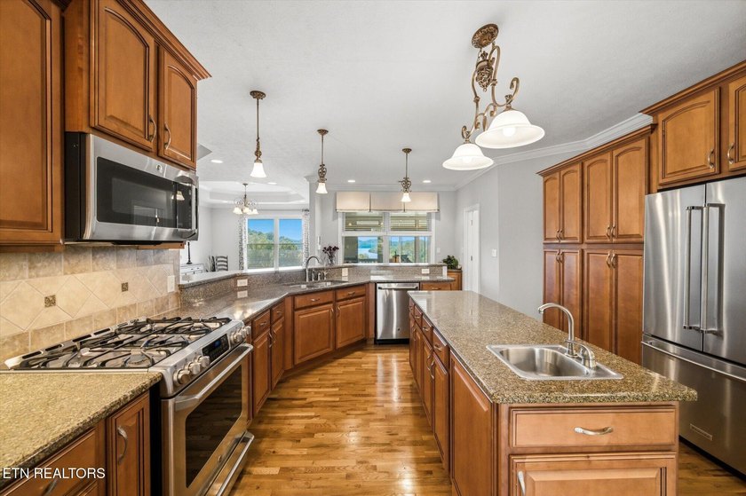 Enjoy the mountain &amp; main channel lake views from almost every - photo 18