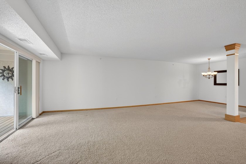 Welcome to maintenance free 55+ living in this spacious - photo 9
