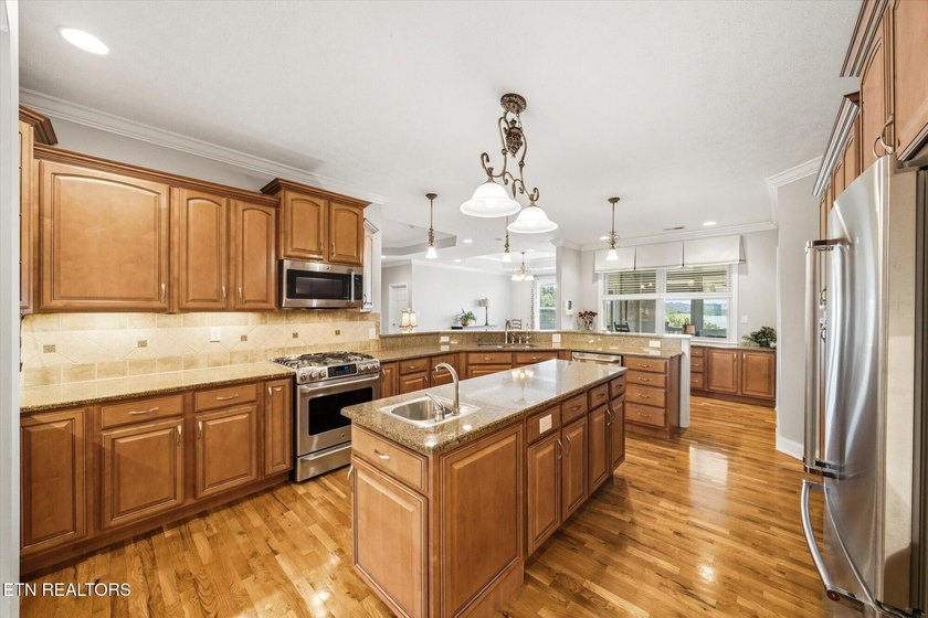 Enjoy the mountain &amp; main channel lake views from almost every - photo 20