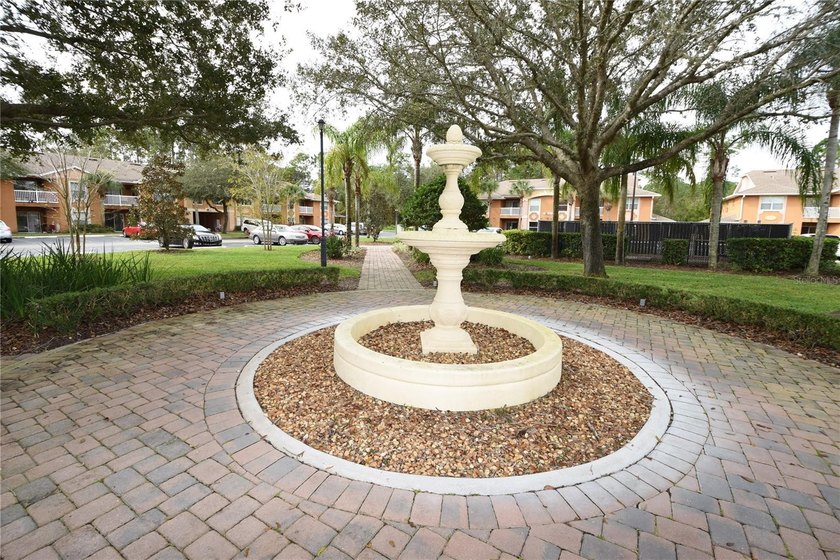 Beautiful 2 Bed 2 Ba completely lake front condo on the second - photo 50