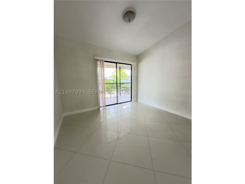 Beautiful and fully upgraded 2-bedroom, 2-bath unit located in - photo 24