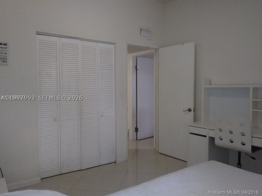 Beautiful and fully upgraded 2-bedroom, 2-bath unit located in - photo 26