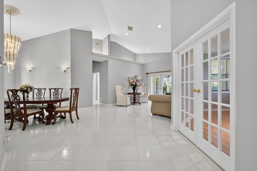 Welcome to this beautifully maintained three-bedroom, two-bath - photo 11