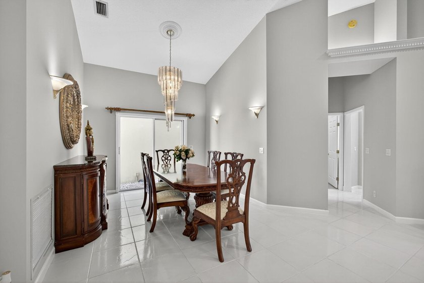 Welcome to this beautifully maintained three-bedroom, two-bath - photo 12