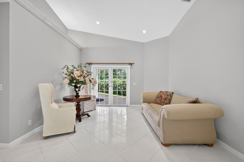 Welcome to this beautifully maintained three-bedroom, two-bath - photo 14