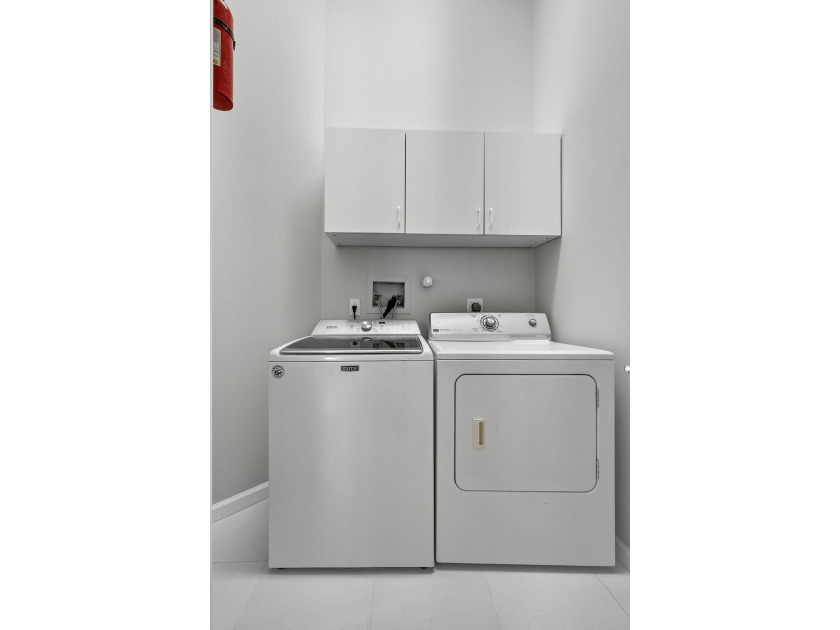 Welcome to this beautifully maintained three-bedroom, two-bath - photo 19