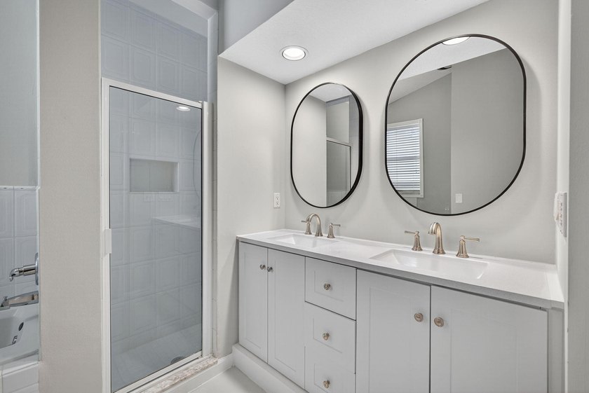 Welcome to this beautifully maintained three-bedroom, two-bath - photo 21