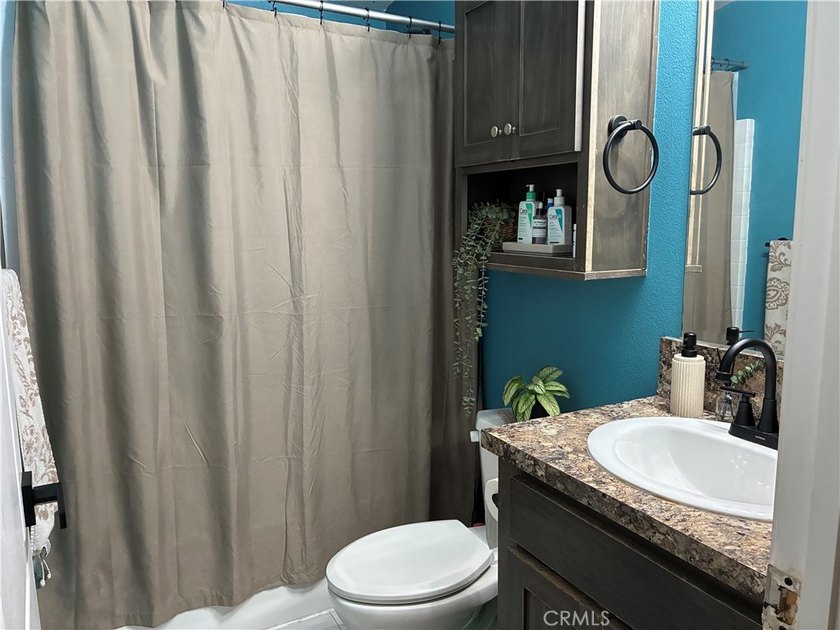 Gorgeous 4 Bedrooms, 2 Baths built in 2018, great open floor - photo 26