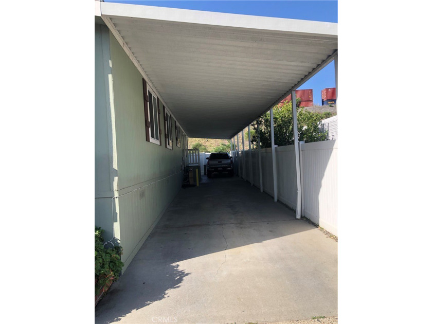 Gorgeous 4 Bedrooms, 2 Baths built in 2018, great open floor - photo 32