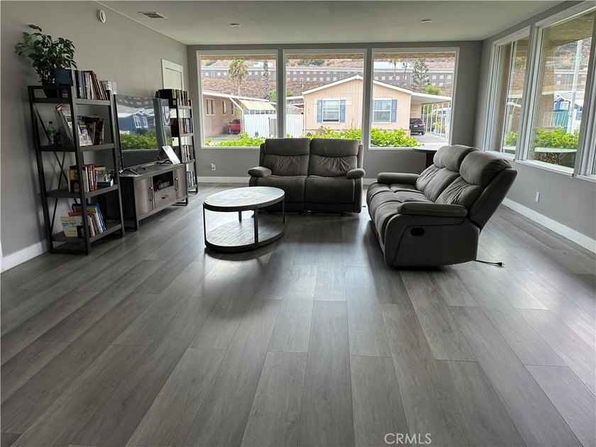 Gorgeous 4 Bedrooms, 2 Baths built in 2018, great open floor - photo 38