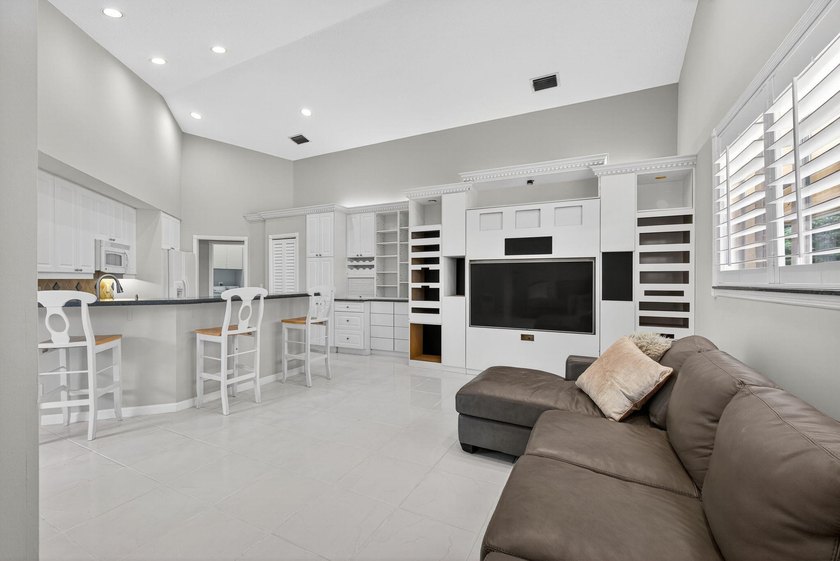 Welcome to this beautifully maintained three-bedroom, two-bath - photo 38