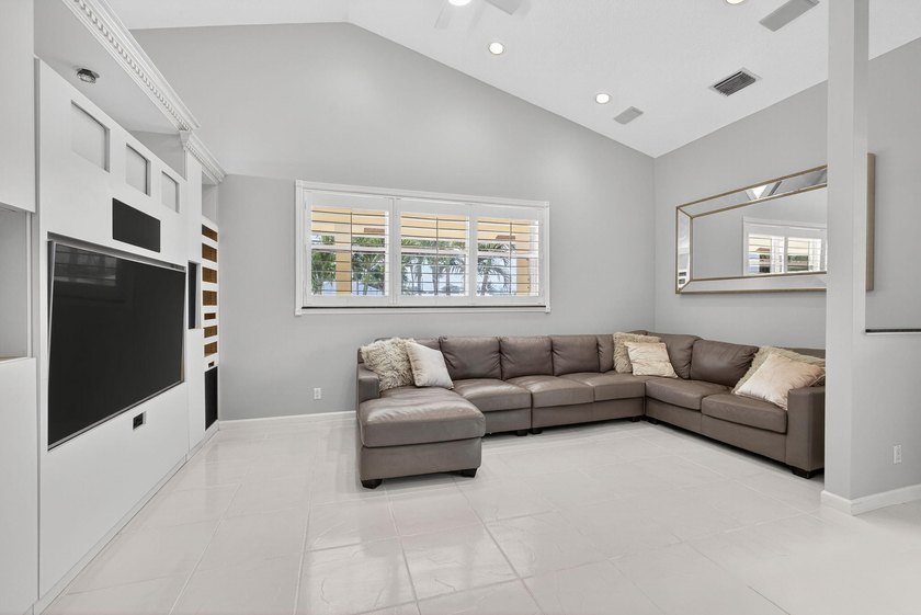 Welcome to this beautifully maintained three-bedroom, two-bath - photo 42