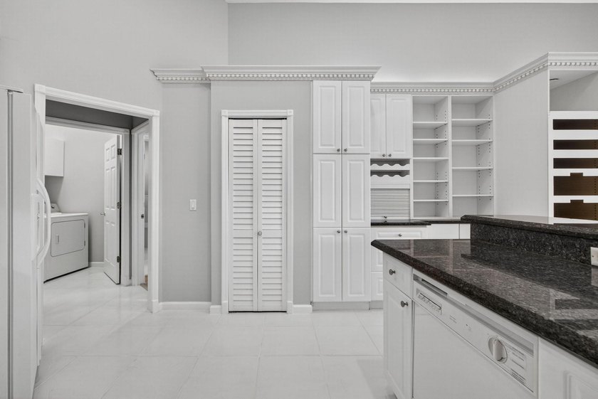 Welcome to this beautifully maintained three-bedroom, two-bath - photo 43