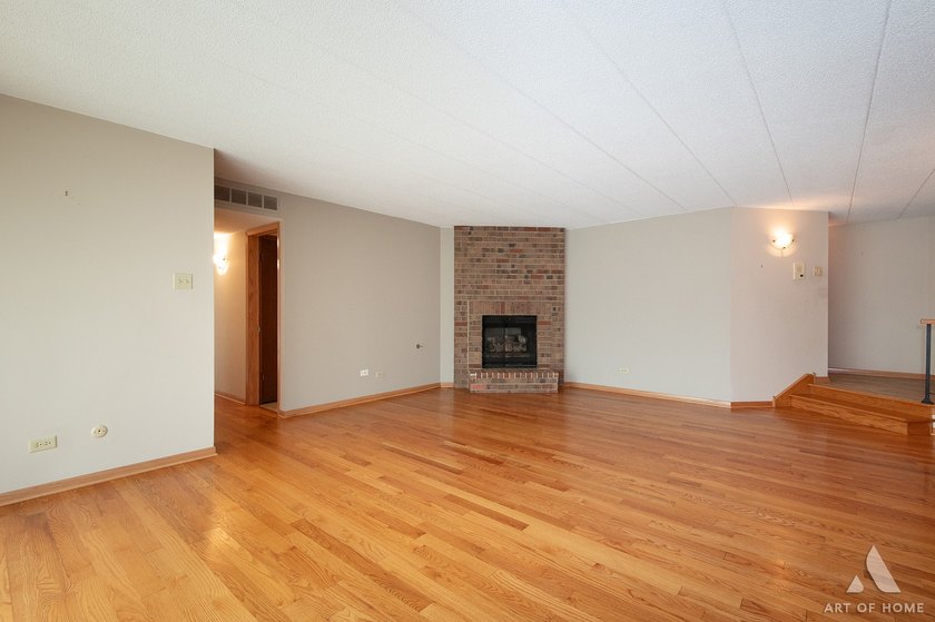 Welcome to easy, no-stairs living in the desirable Oak Hills - photo 12