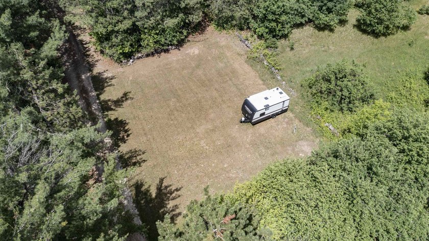 Welcome to this spacious 5-bedroom lakefront home on Marl Lake! - photo 13