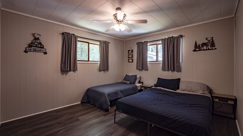 Welcome to this spacious 5-bedroom lakefront home on Marl Lake! - photo 26