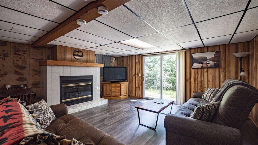 Welcome to this spacious 5-bedroom lakefront home on Marl Lake! - photo 29