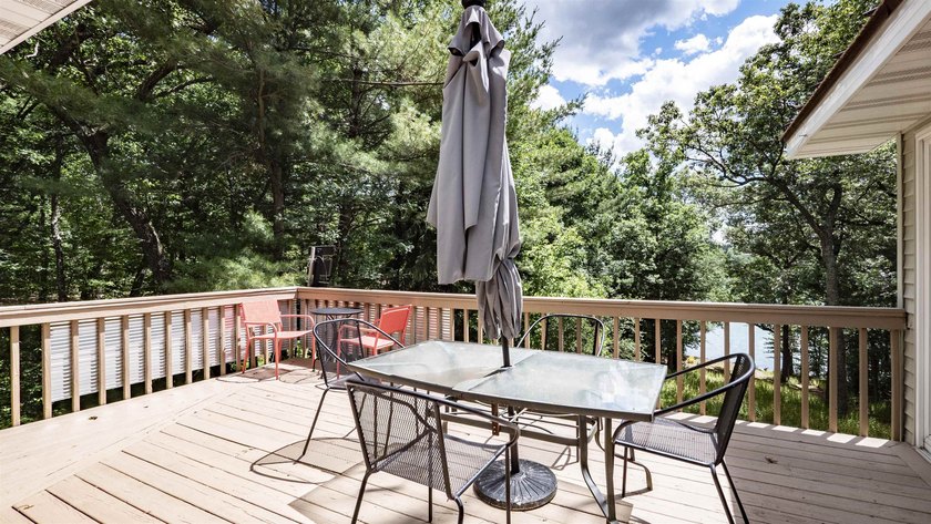 Welcome to this spacious 5-bedroom lakefront home on Marl Lake! - photo 34