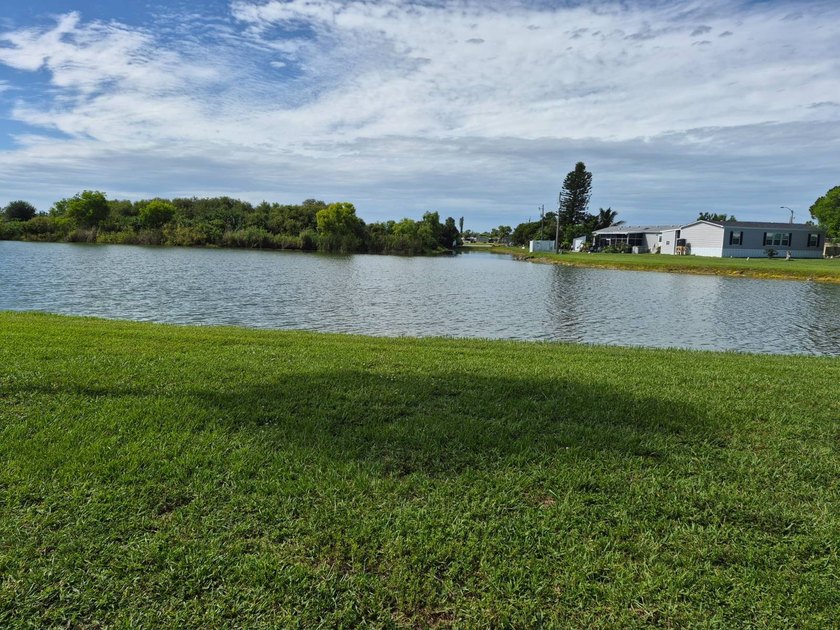 WELCOME TO YOUR NEW LARGE DOUBLEWIDE OVERLOOKING THE LAKE! THIS - photo 6