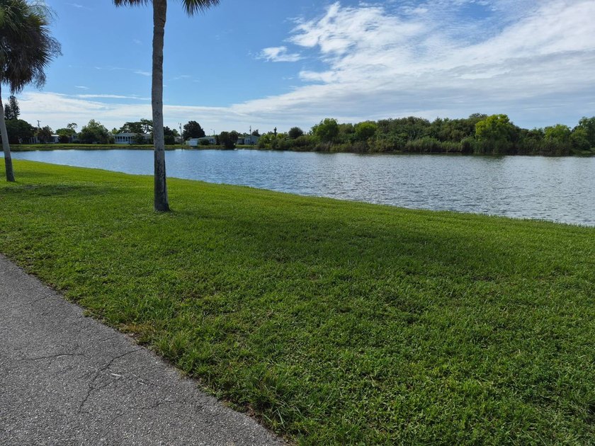 WELCOME TO YOUR NEW LARGE DOUBLEWIDE OVERLOOKING THE LAKE! THIS - photo 8