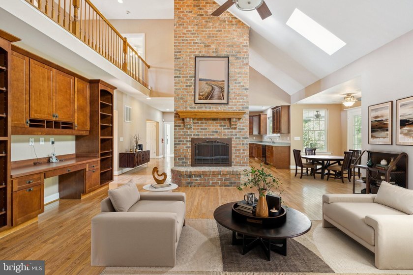 Welcome to a private estate that perfectly blends comfort - photo 12