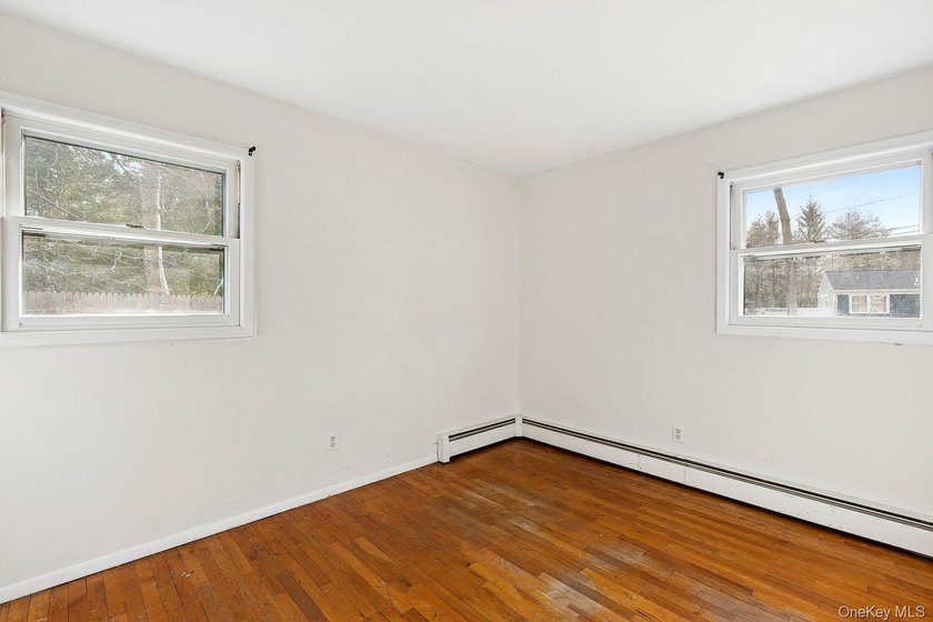 Welcome to this charming ranch-style home in Springs, East - photo 9