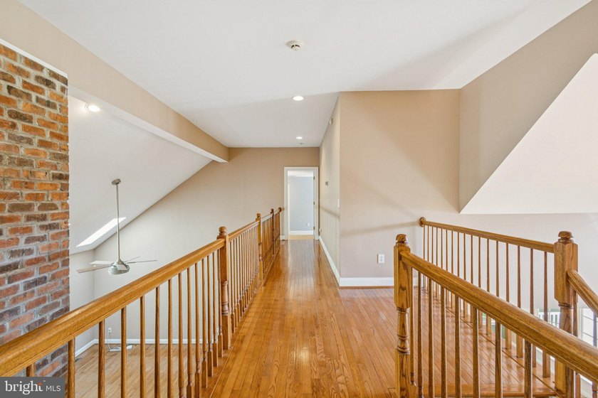 Welcome to a private estate that perfectly blends comfort - photo 46