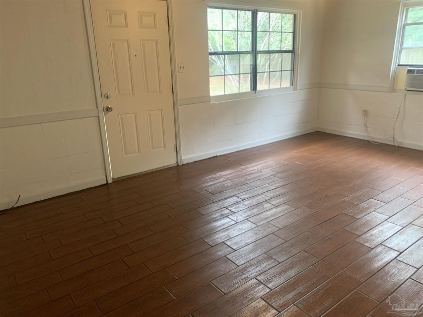 A flexible commercial-residential opportunity on the Highway 87 - photo 3