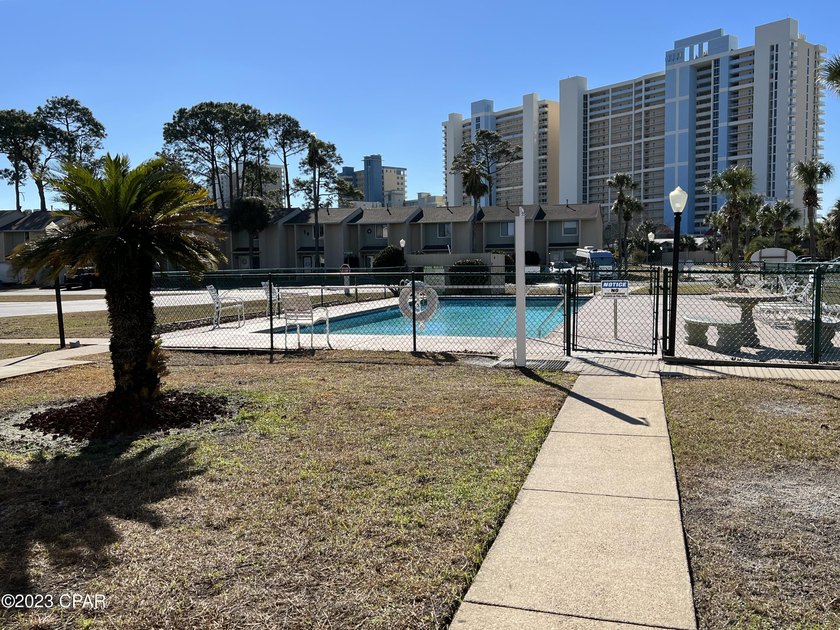 This beautiful townhome is being sold furnished and RENTAL READY - photo 22