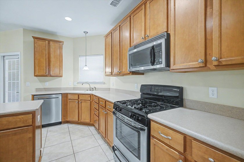 CHARMING GOOSE CREEK HOME IN DESIRABLE BUCKLAKE AREA! Spacious 3 - photo 11