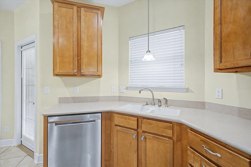 CHARMING GOOSE CREEK HOME IN DESIRABLE BUCKLAKE AREA! Spacious 3 - photo 12