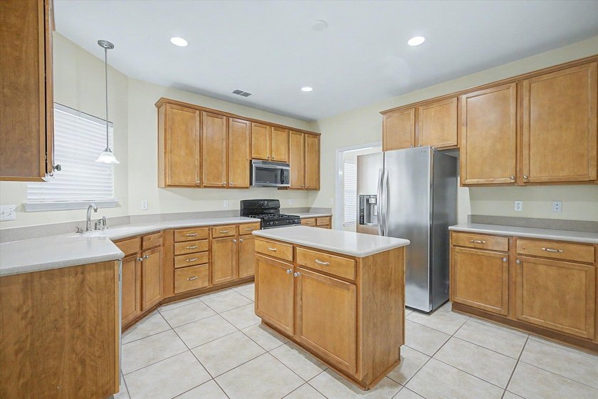 CHARMING GOOSE CREEK HOME IN DESIRABLE BUCKLAKE AREA! Spacious 3 - photo 14